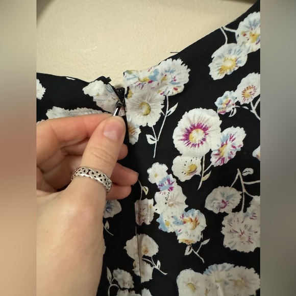 NWT MinkPink Floral Romper - Picture 5 of 6